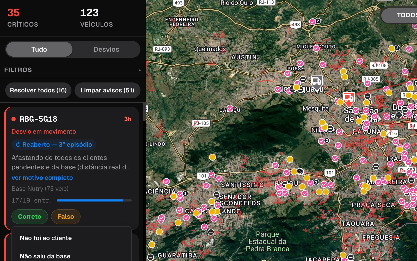 Veículo selecionado com o rastro no mapa e os botões Correto e Falso